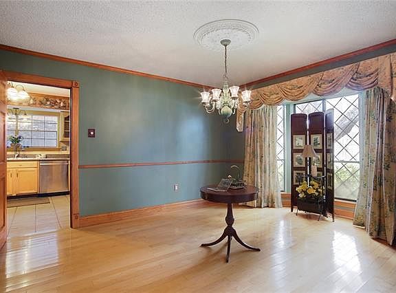 3rd image of 25 Kings Canyon Dr