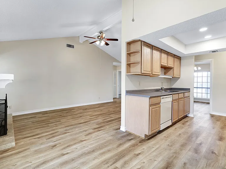 6123 Pecan Trl — Photo 5