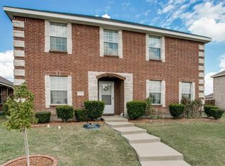718 Locustberry Dr, Red Oak, TX 75154