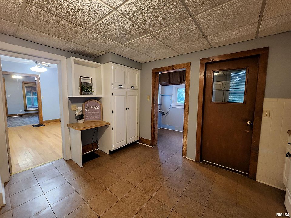 521 N 8th St, Petersburg, IL 62675 Zillow