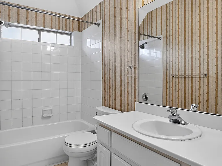 111 Ripplewood Cv — Photo 32