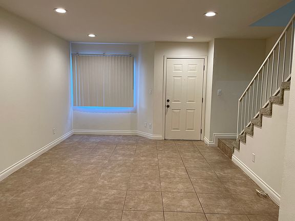 4th image of 531 Oak St APT 11