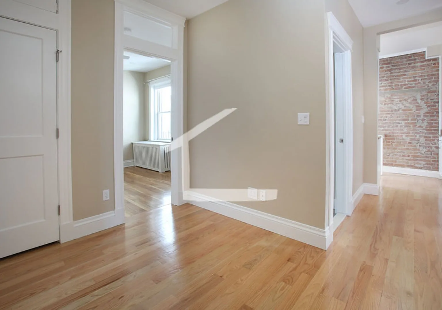 Nice 2 bed steps from Berklee College — Photo 3