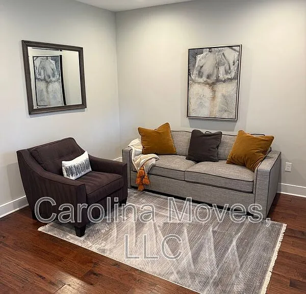 604 Springbank Aly — Photo 6
