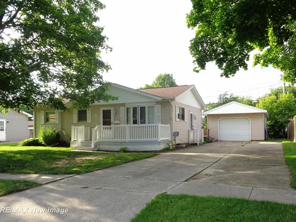 922 Fleetwood Dr, Saginaw, MI 48604