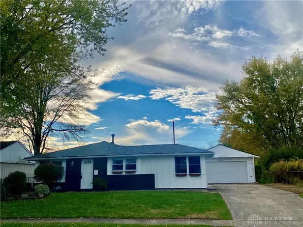 419 E Carpenter Dr, New Carlisle, OH 45344