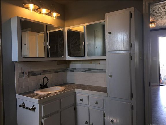 4th image of 1550 NE 1st St