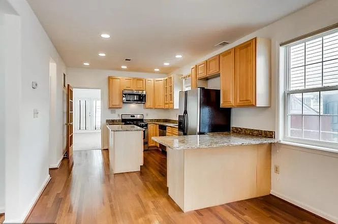 1048 45th St NE — Photo 6