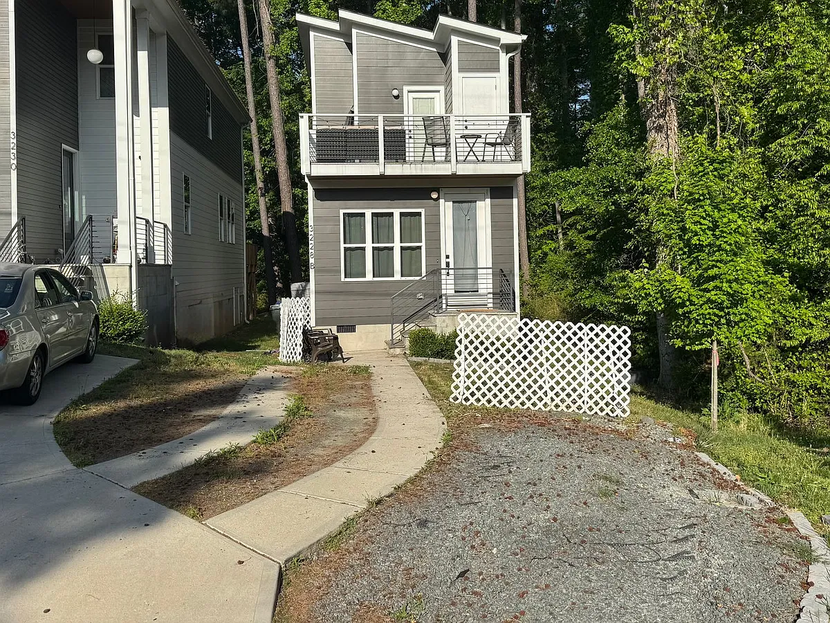 Building Photo - 3228B Rowena Ave