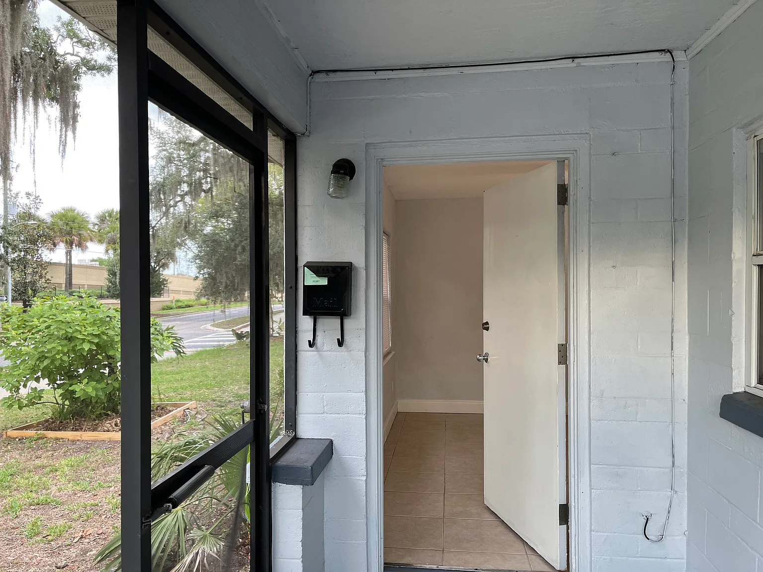 718 E Anderson St — Photo 3