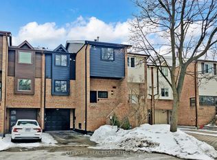 1484 Credit Woodlands Ct, Mississauga, ON L5C 3J5