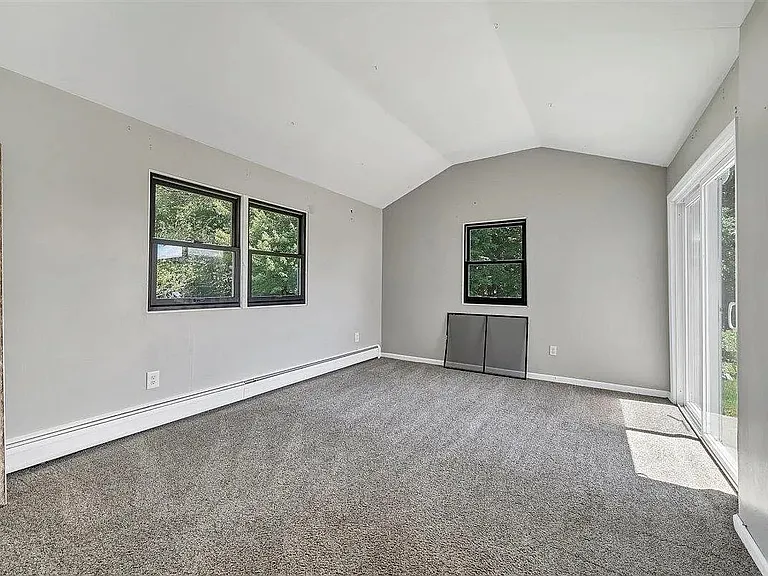 54 Capital Dr — Photo 17