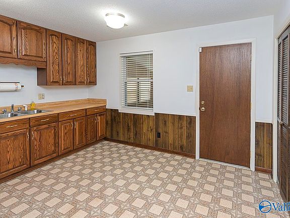 5th image of 3204 Sandlin Rd