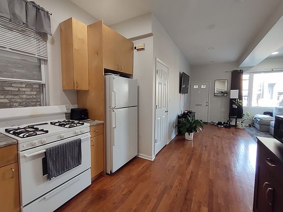 4th image of 3048 N Clybourn Ave APT 1F