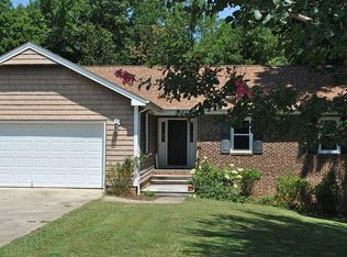 400 Avent Cir, Holly Springs, NC 27540