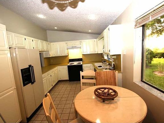4th image of 700 Emerald Way W #26