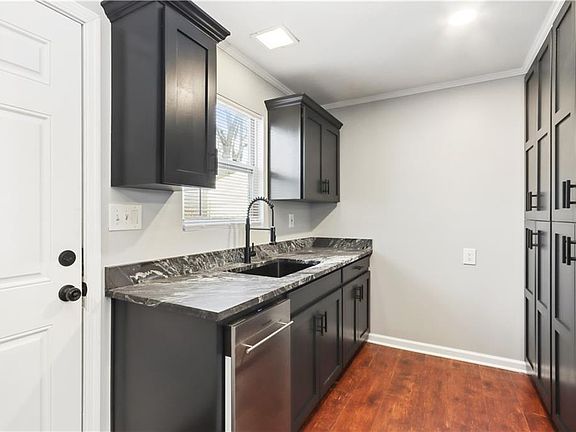 5th image of 5018 Crest Dr