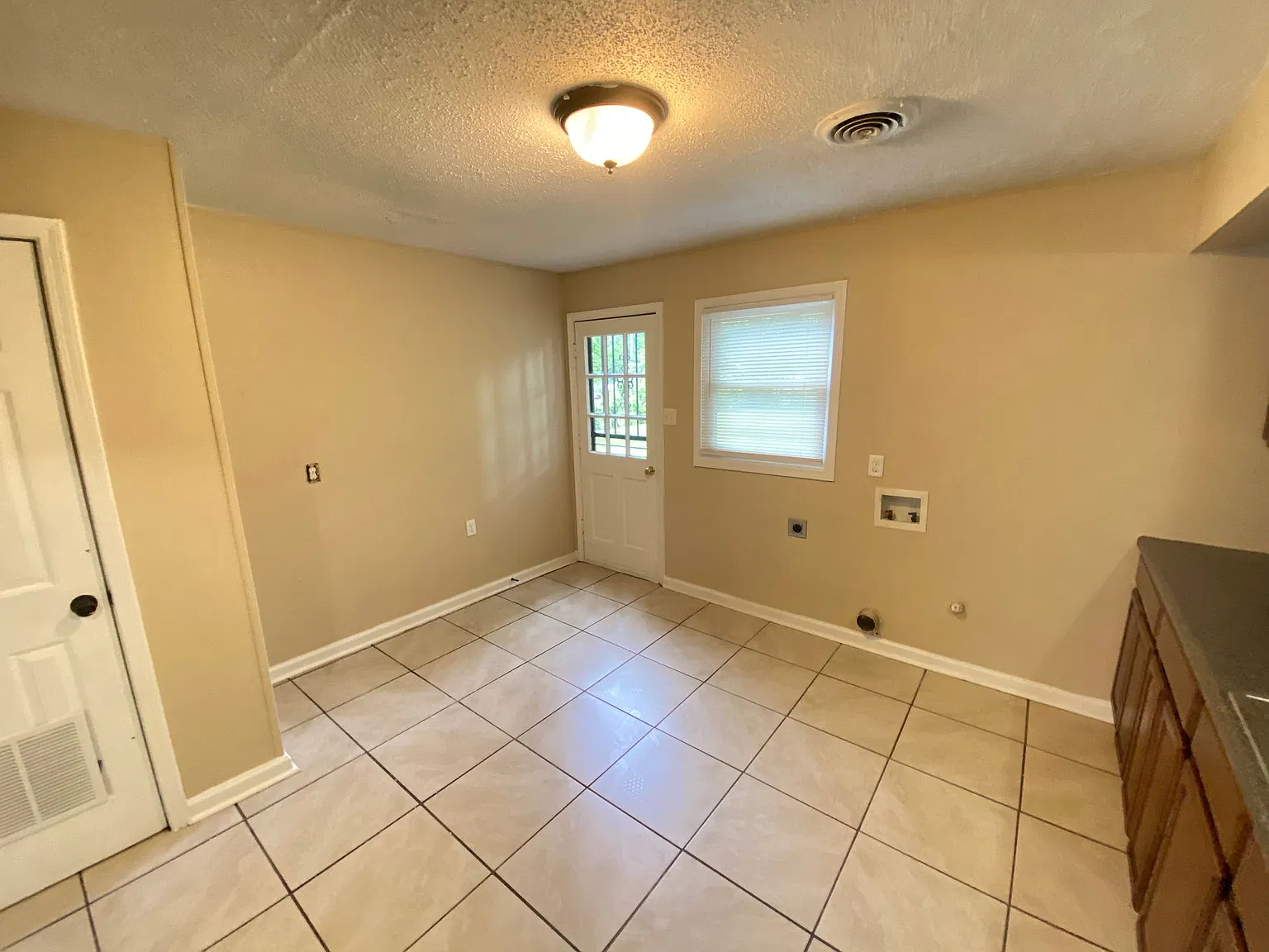 992 Carrolton Rd — Photo 4