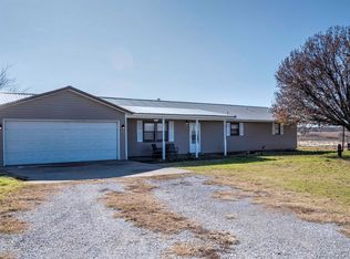 5702 Sandhill Rd, Marlow, OK 73055