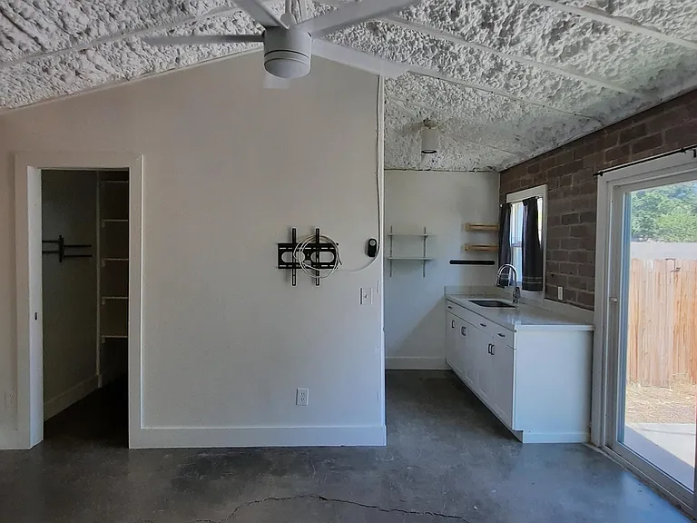 1804 W Roma Ave — Photo 5