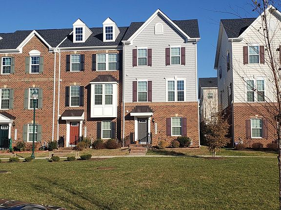 Corner Townhouse with Play area in the front
