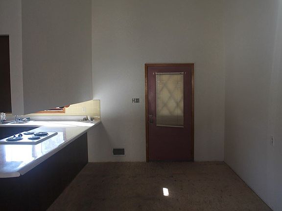 4th image of 807 N Plaza Ave