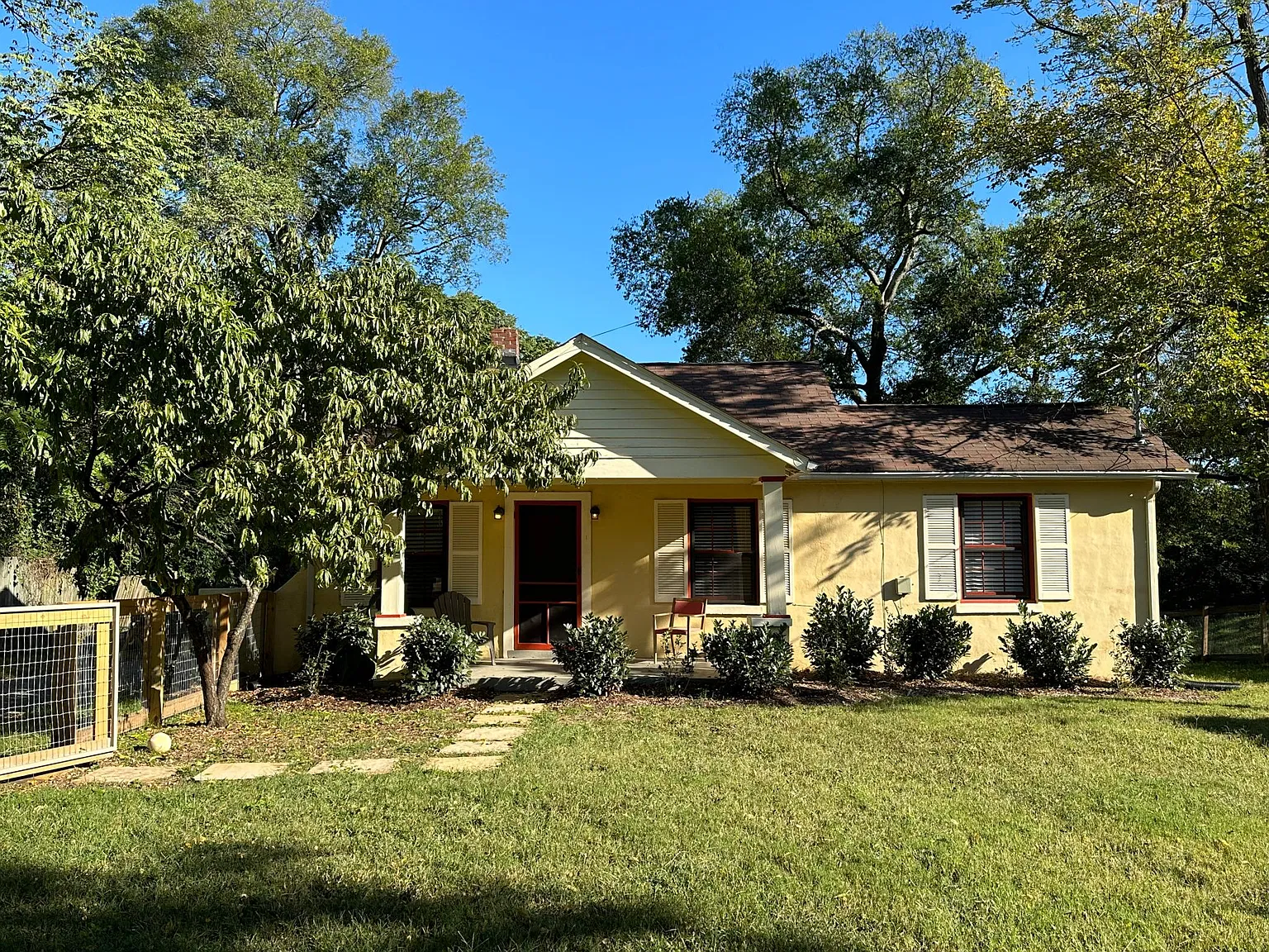 3 bed, 1100 sqft, $2,412 — Photo 1