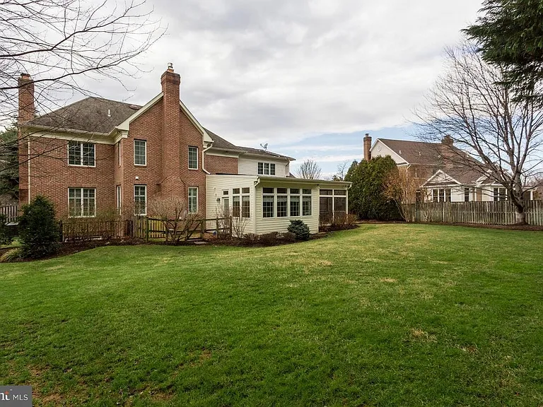 1207 Artnauman Ct — Photo 45