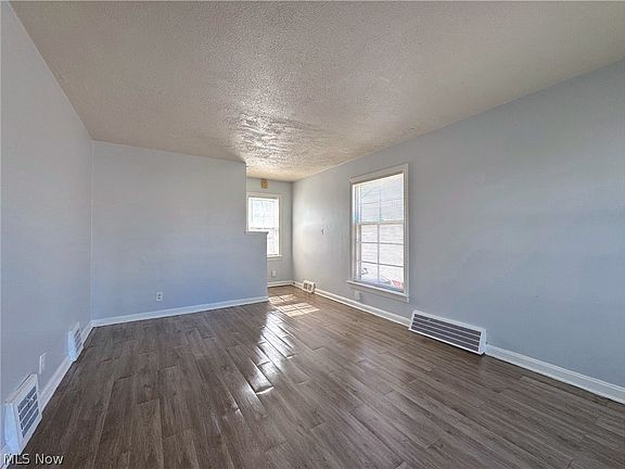 5th image of 554 Darlington Rd