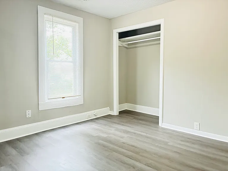 514 S Maple St — Photo 20