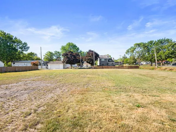 652 Penfield St, Beecher, IL 60401