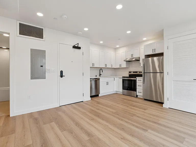 5616 Mission St #2A — Photo 2