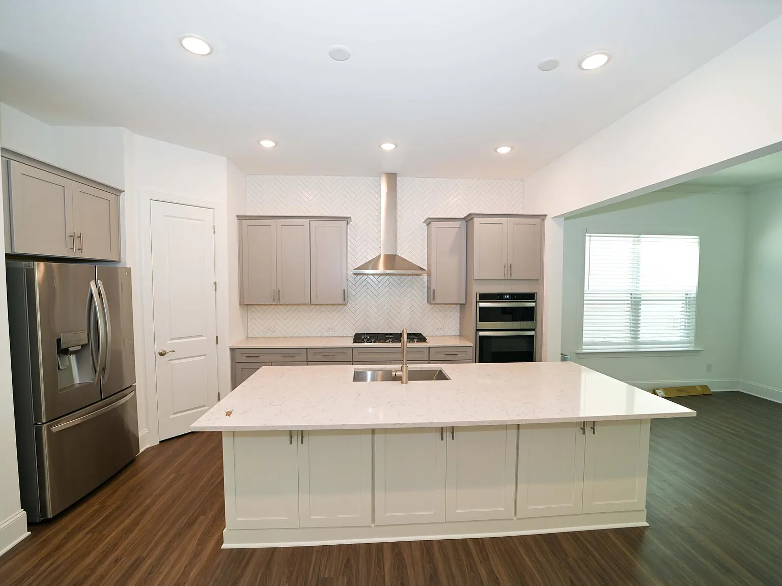 3 bed, 3.5 bath, 2864 sqft, $3,300 — Photo 4