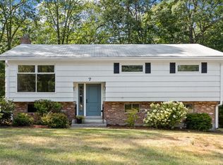 7 Pilgrim Rd, Chelmsford, MA 01824