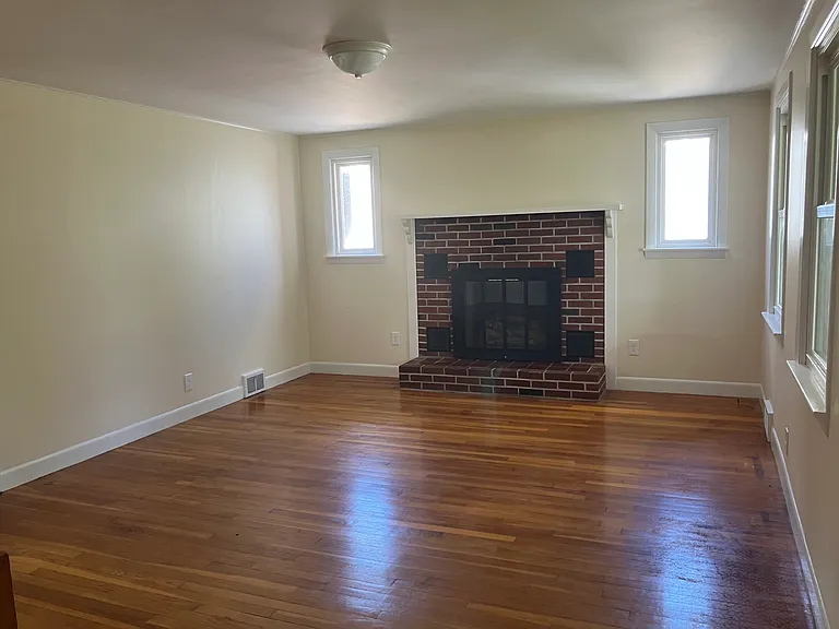 175 1st Crown Point Rd — Photo 13