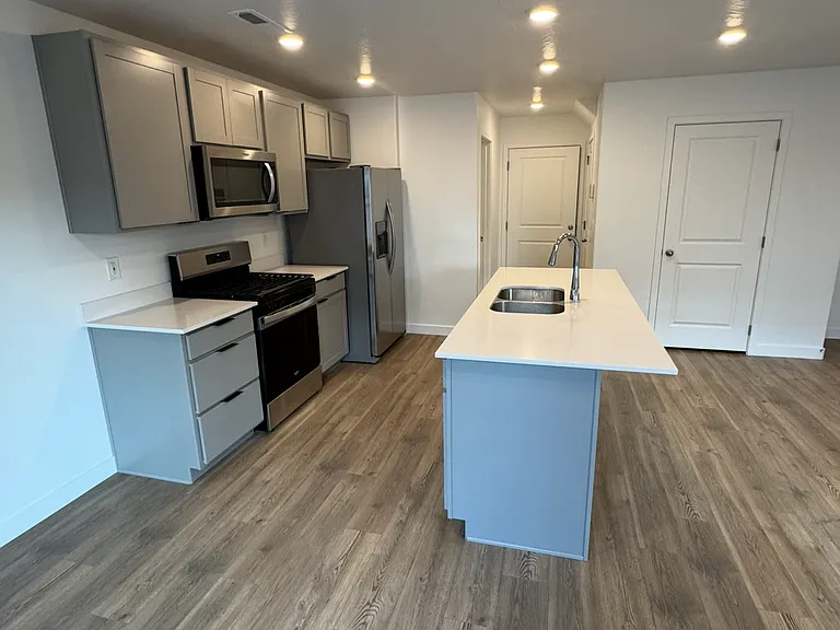 1792 S Wolverine Way — Photo 6