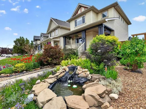 261 NW Copperstone Gdns SE, Calgary, AB T2Z 0R8