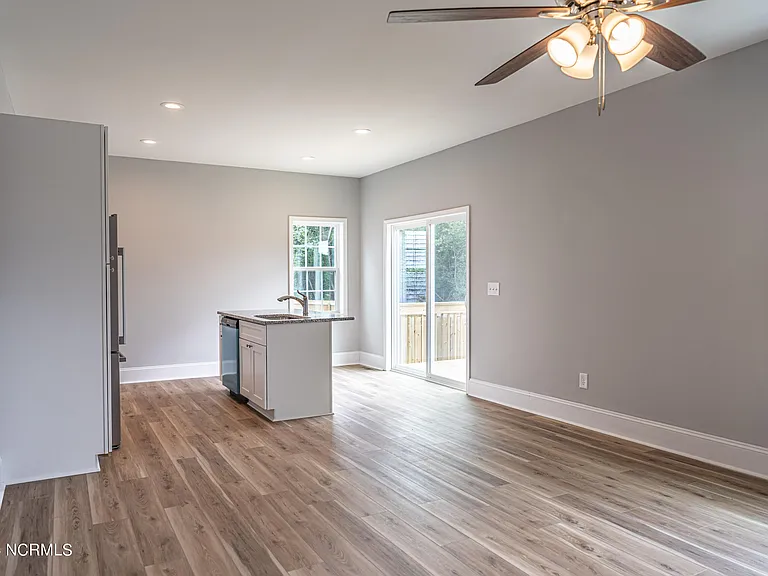 1060 W New York Ave — Photo 5