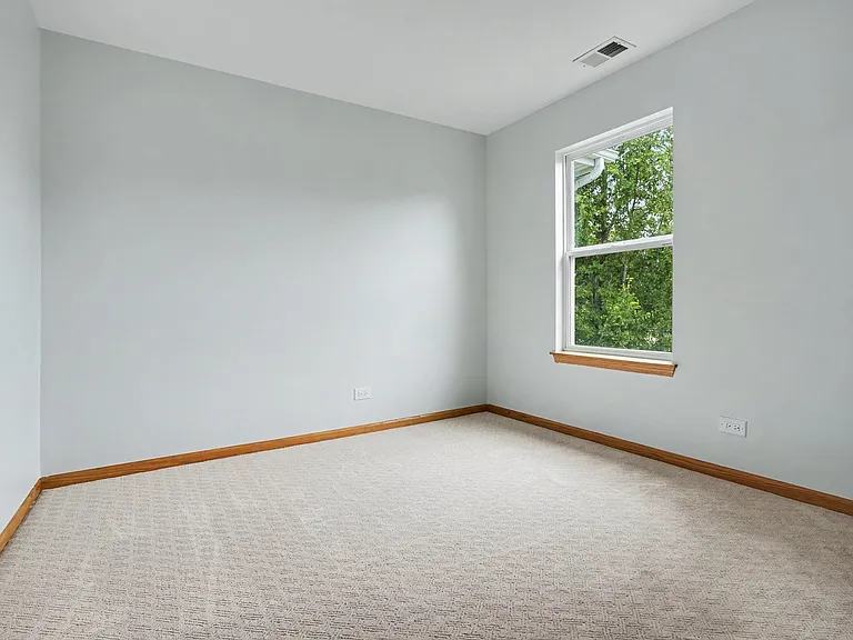 937 Emerald Dr — Photo 15