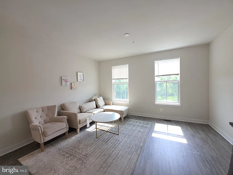 8304 Greenbelt Station Pkwy — Photo 11
