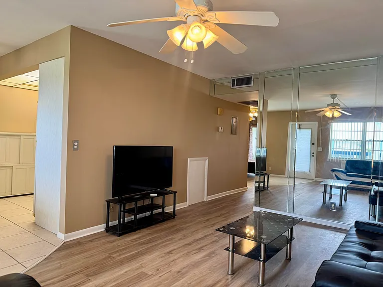 4019 Lincoln Pl #A — Photo 5