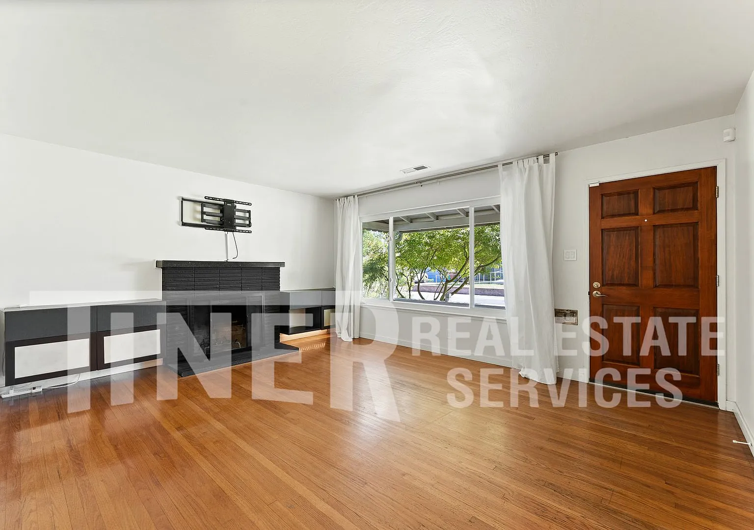 3960 Fotos Ct - Tier 2 - Updated Tahoe Park Charm — Photo 3