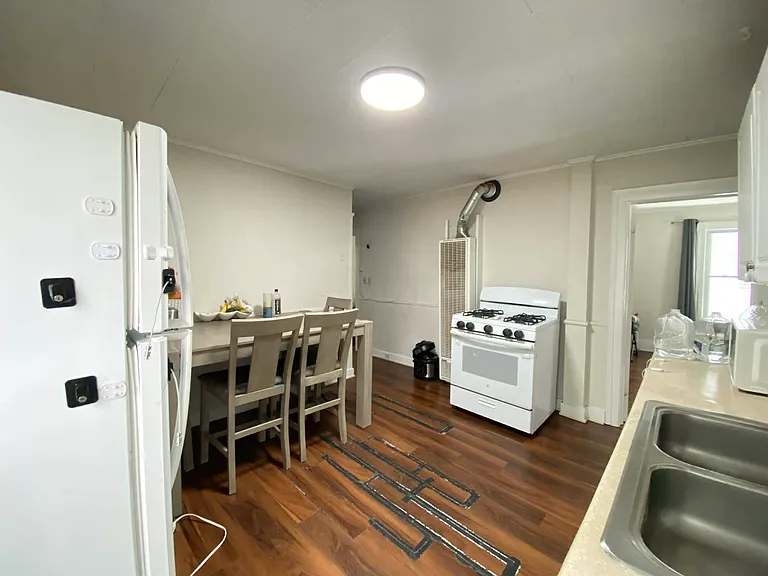 70 Woodbine St #2 — Photo 2