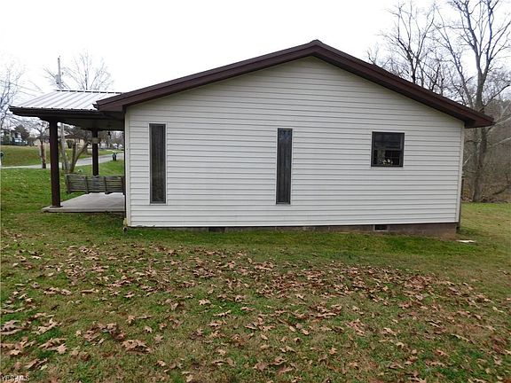 3rd image of 131 Holly Dr