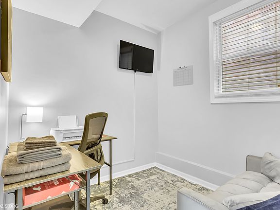 5th image of 1618 N Rockwell St #1
