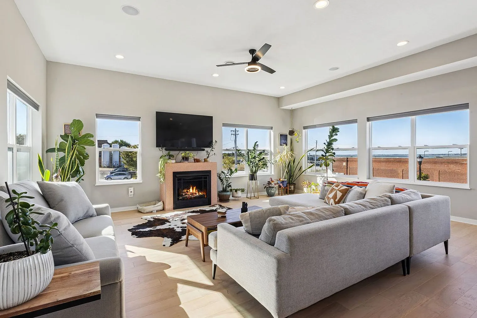3 bed, 2.0 bath, 2217 sqft, $5,624 — Photo 1
