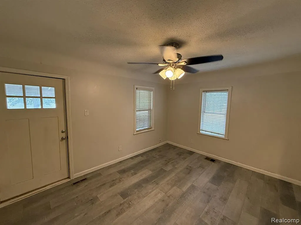 2 bed, 1.0 bath, 900 sqft, $1,450 — Photo 3