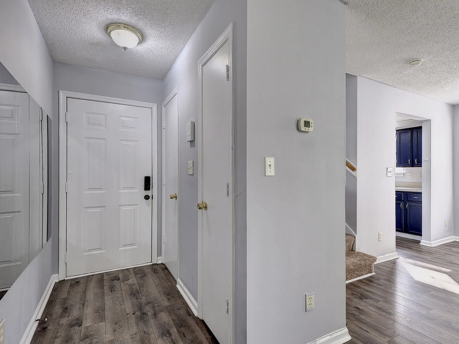 2 bed, 2.5 bath, 1010 sqft, $1,600 — Photo 4