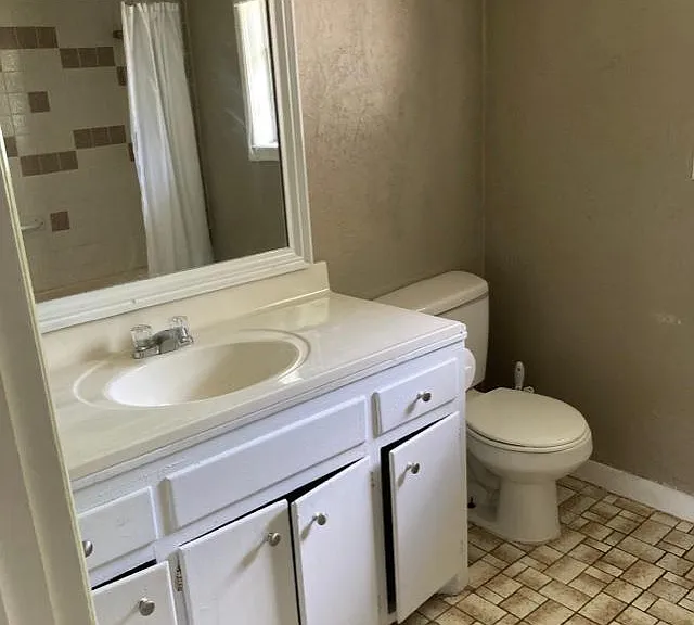 1400 Thompson Dr — Photo 7