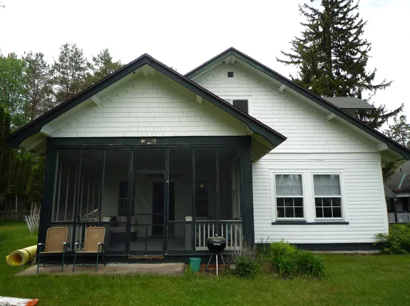 75 Saranac Inn Ln, Saranac Lake, NY 12983